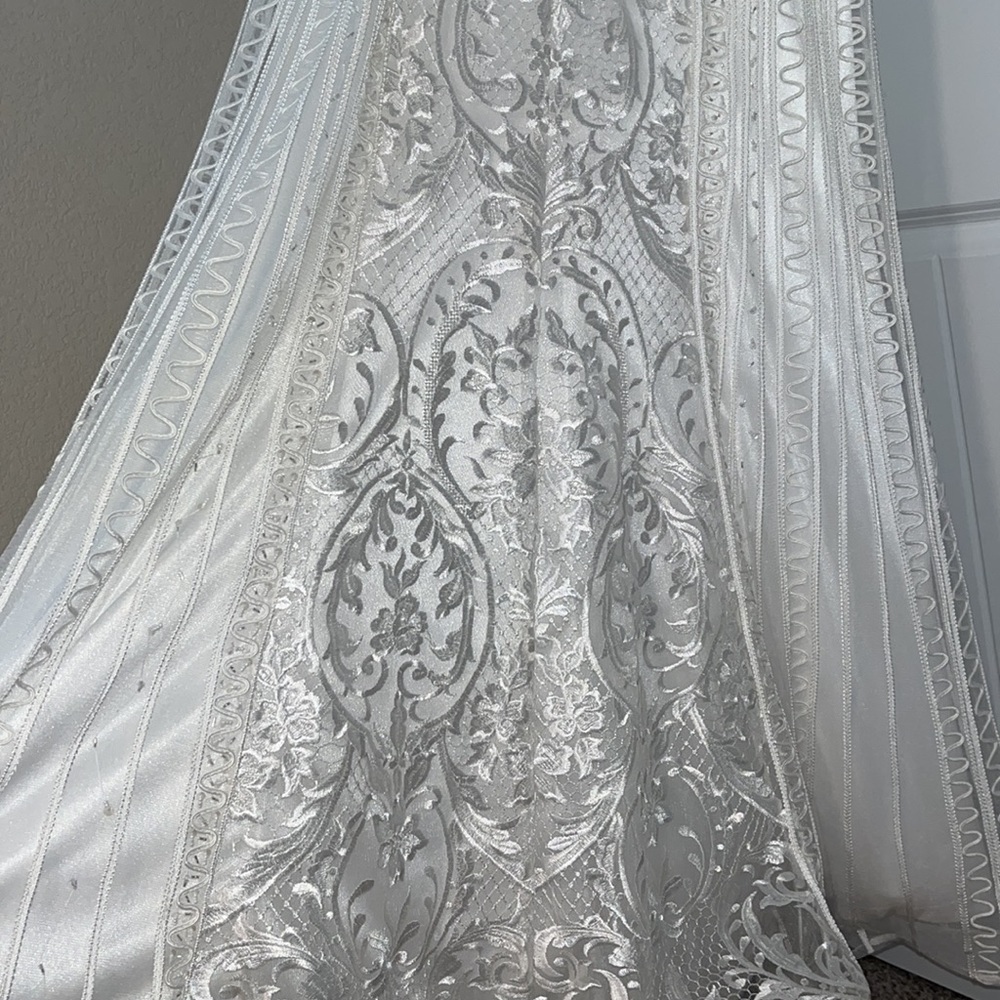 Beautiful elegant wedding dress! - Picture 5 of 9